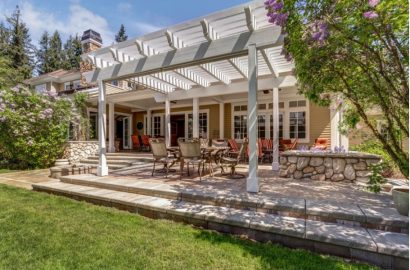 outdoor patio with white pergola in dayton ohio